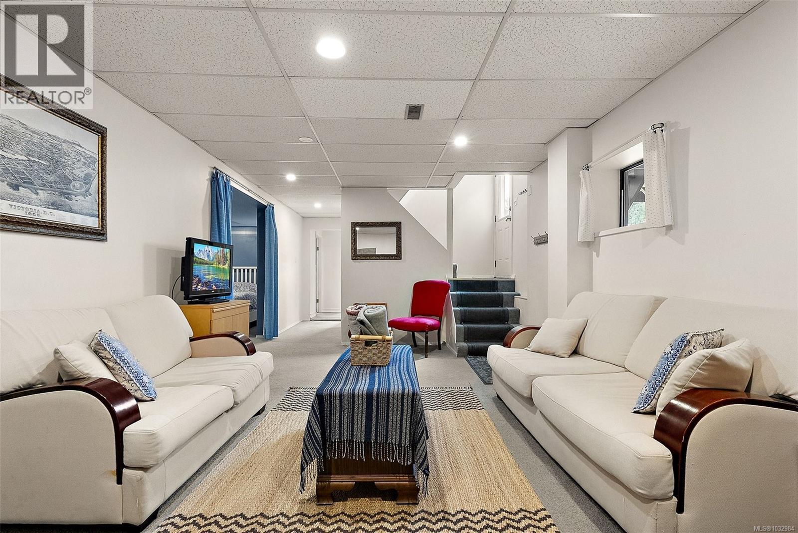  1094 Gosper Crescent, Esquimalt