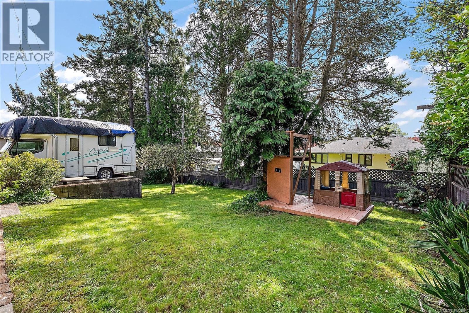  1094 Gosper Crescent, Esquimalt