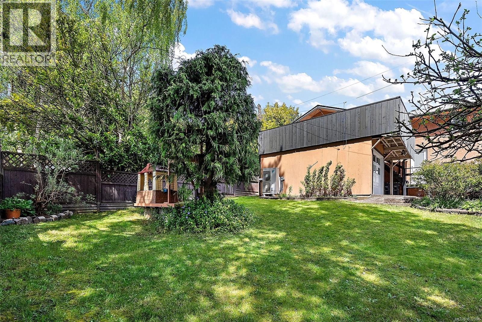  1094 Gosper Crescent, Esquimalt