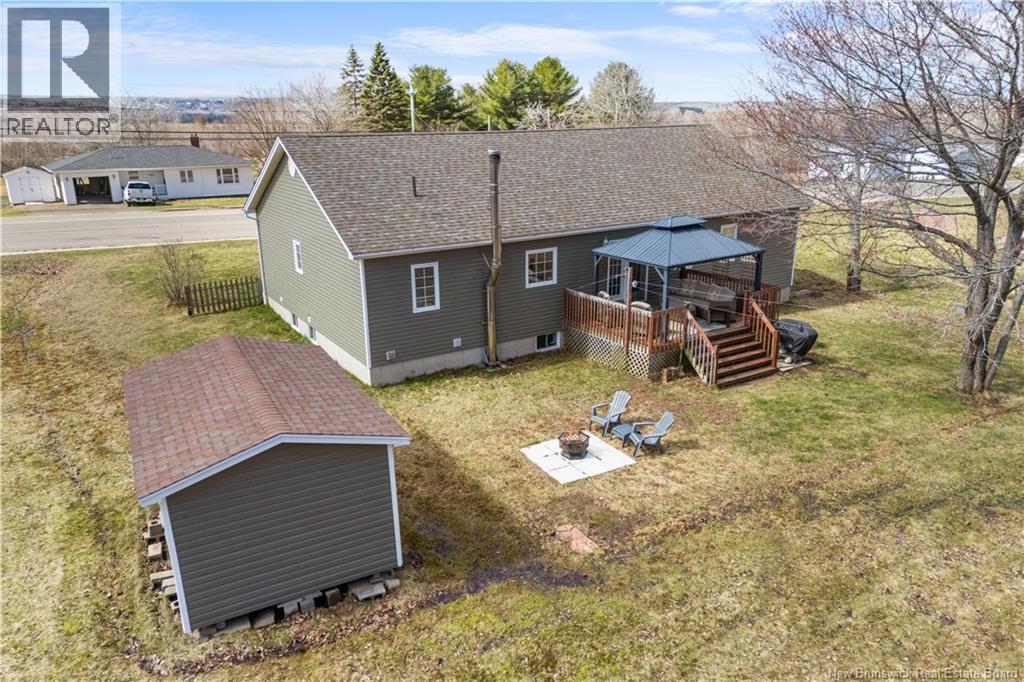 2040 Amirault Street - 32