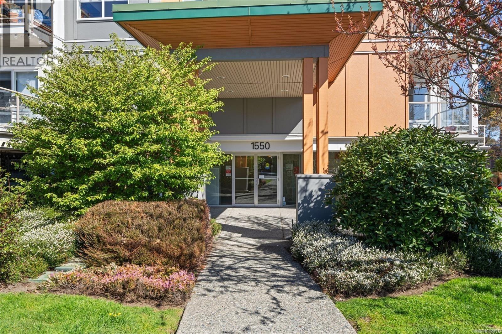 207 1550 Church Avenue, Saanich