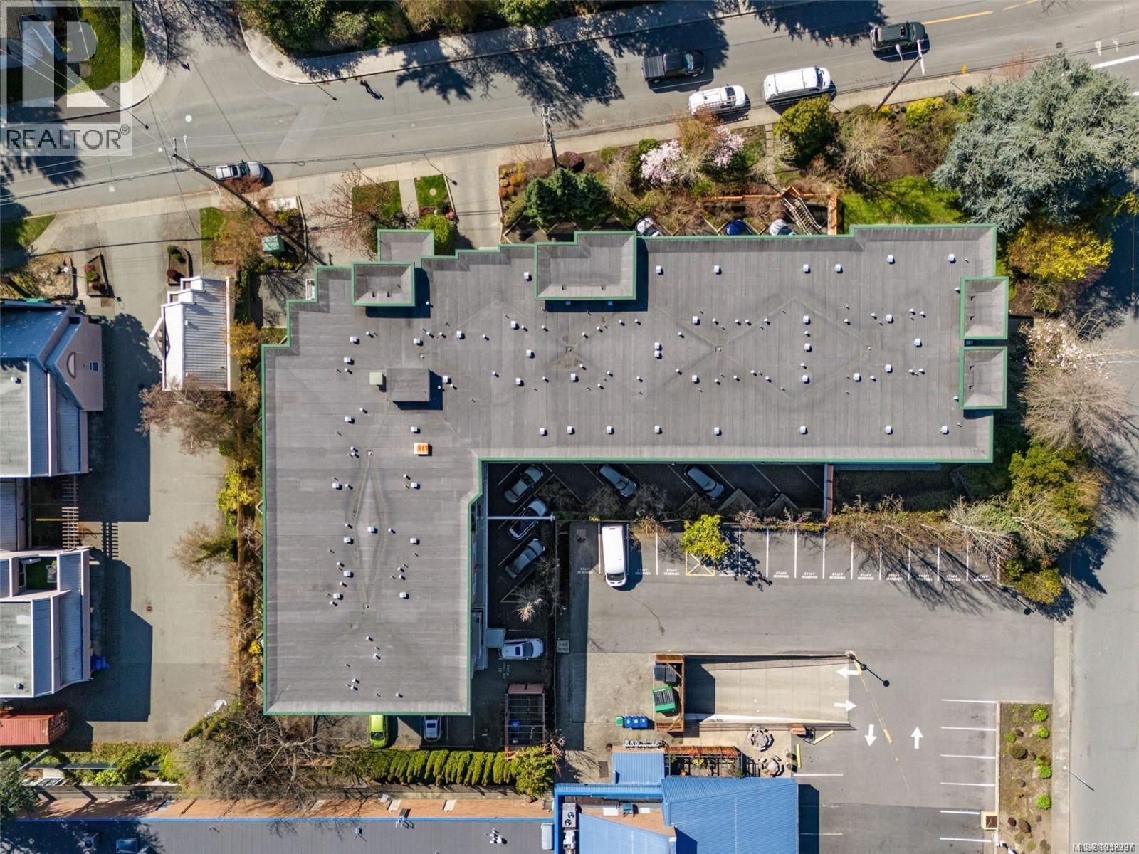 207 1550 Church Avenue, Saanich