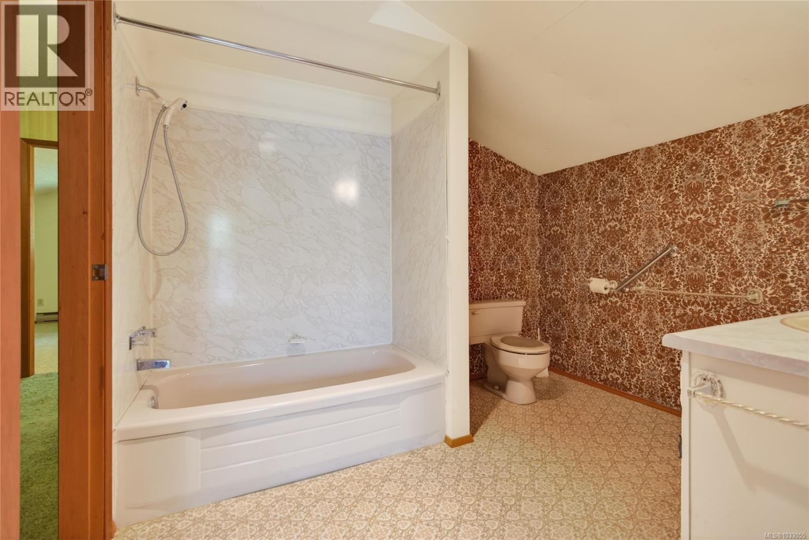 7191 ISLAND HWY - 28