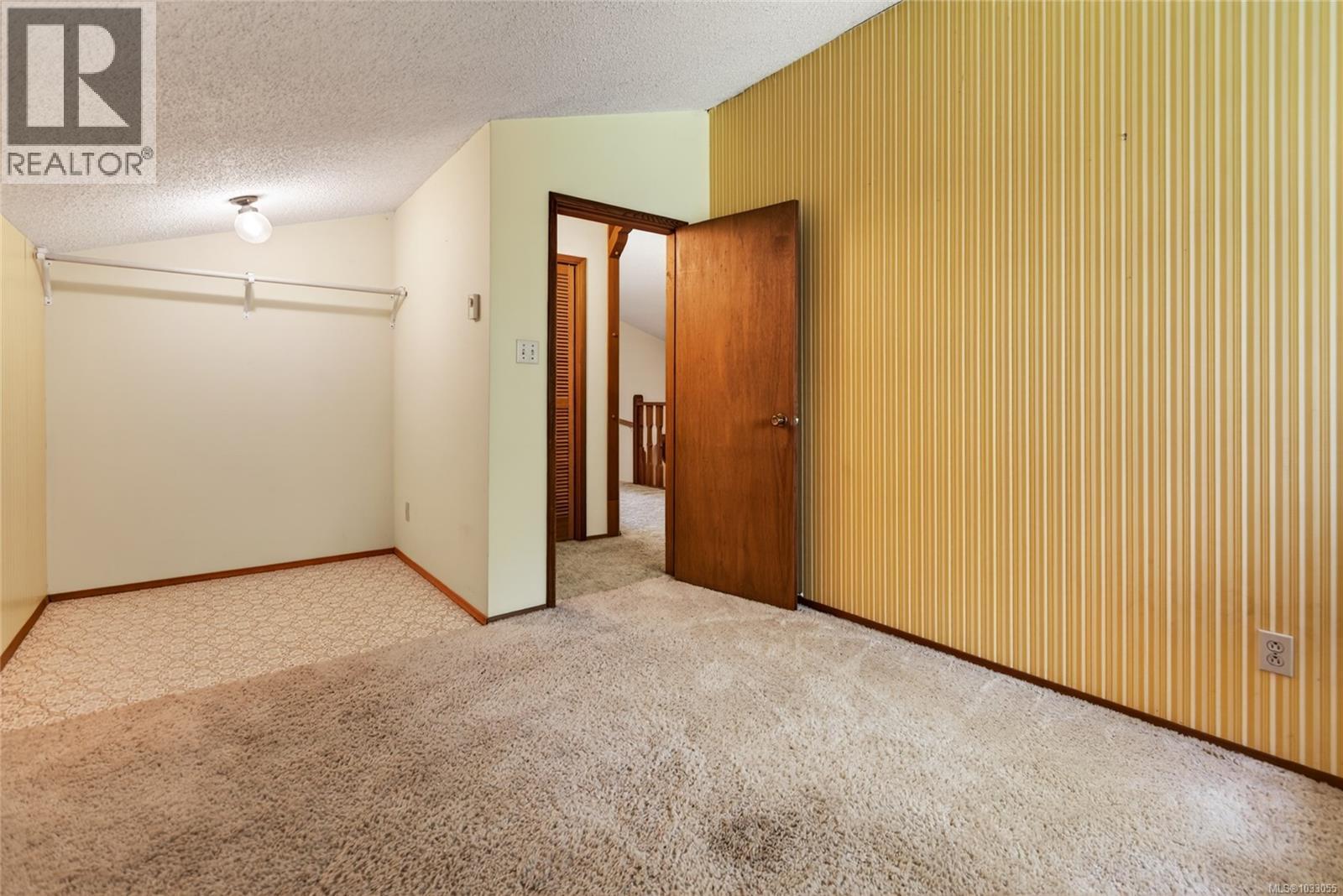 7191 ISLAND HWY - 33