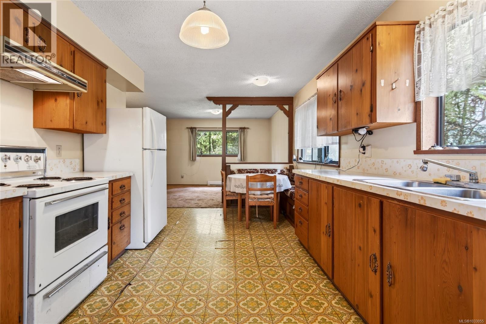 7191 ISLAND HWY - 12