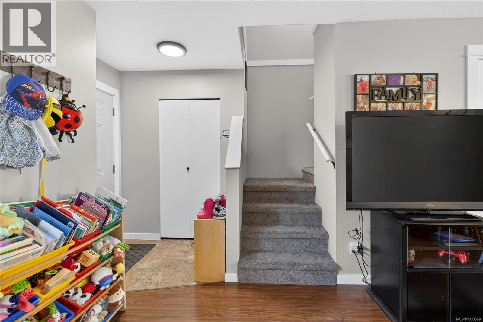 #4 555 ROCKLAND RD - 11