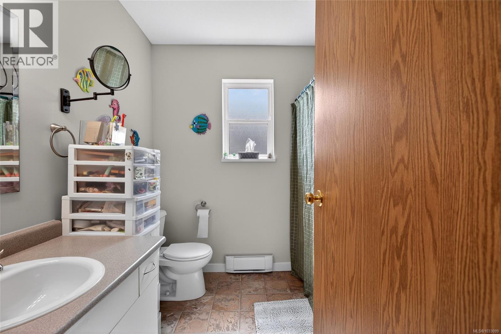 #4 555 ROCKLAND RD - 23