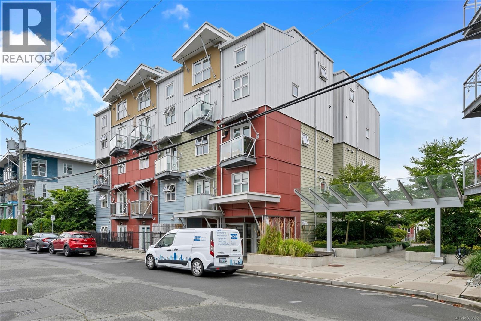 #204 787 Tyee Rd - 2