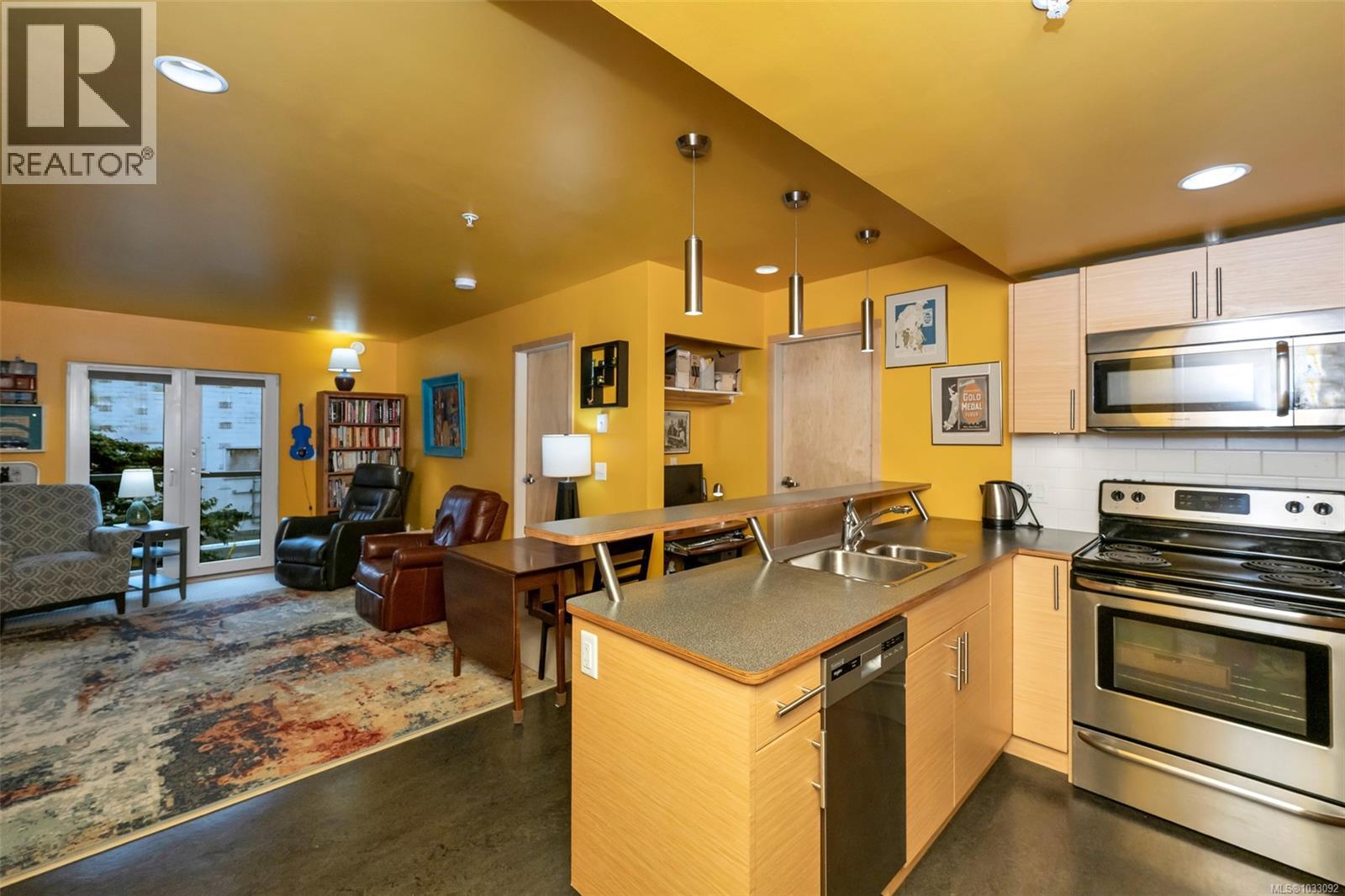 #204 787 Tyee Rd - 18