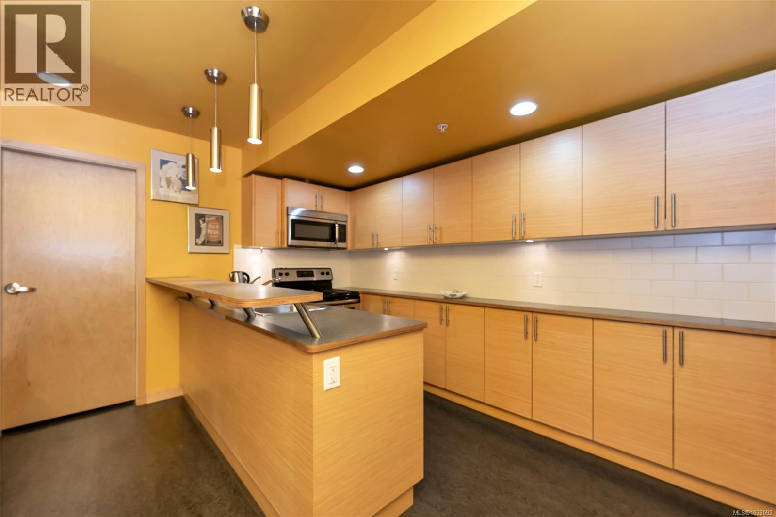 #204 787 Tyee Rd - 19