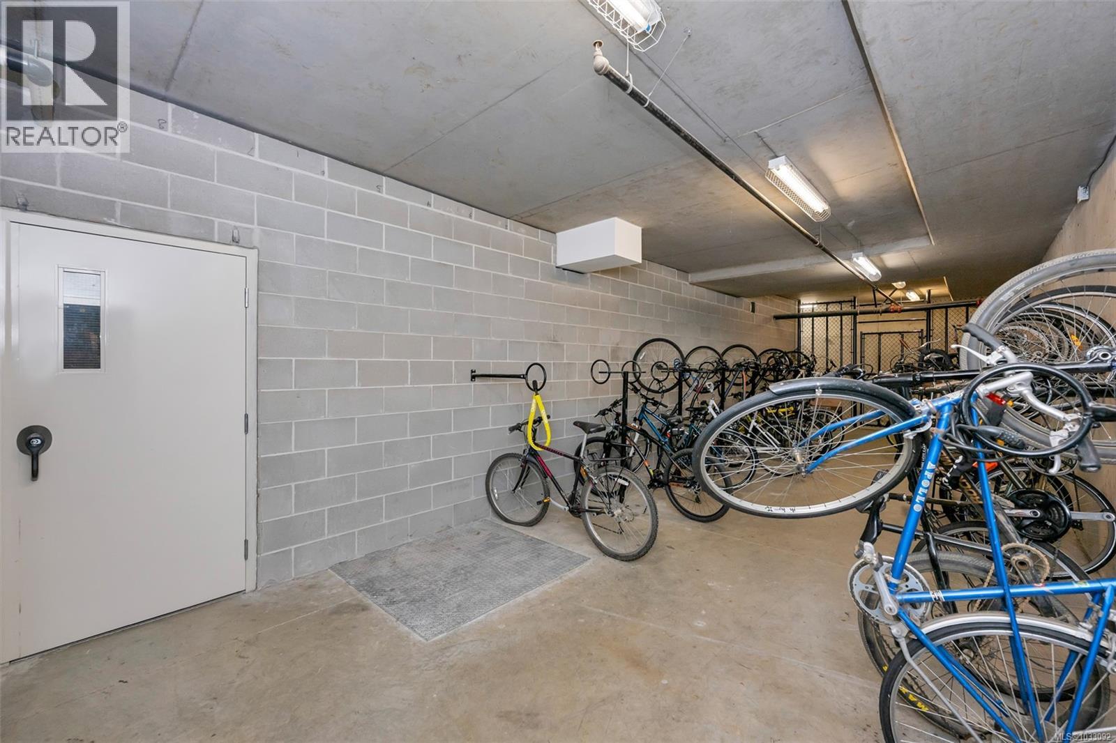 #204 787 Tyee Rd - 27