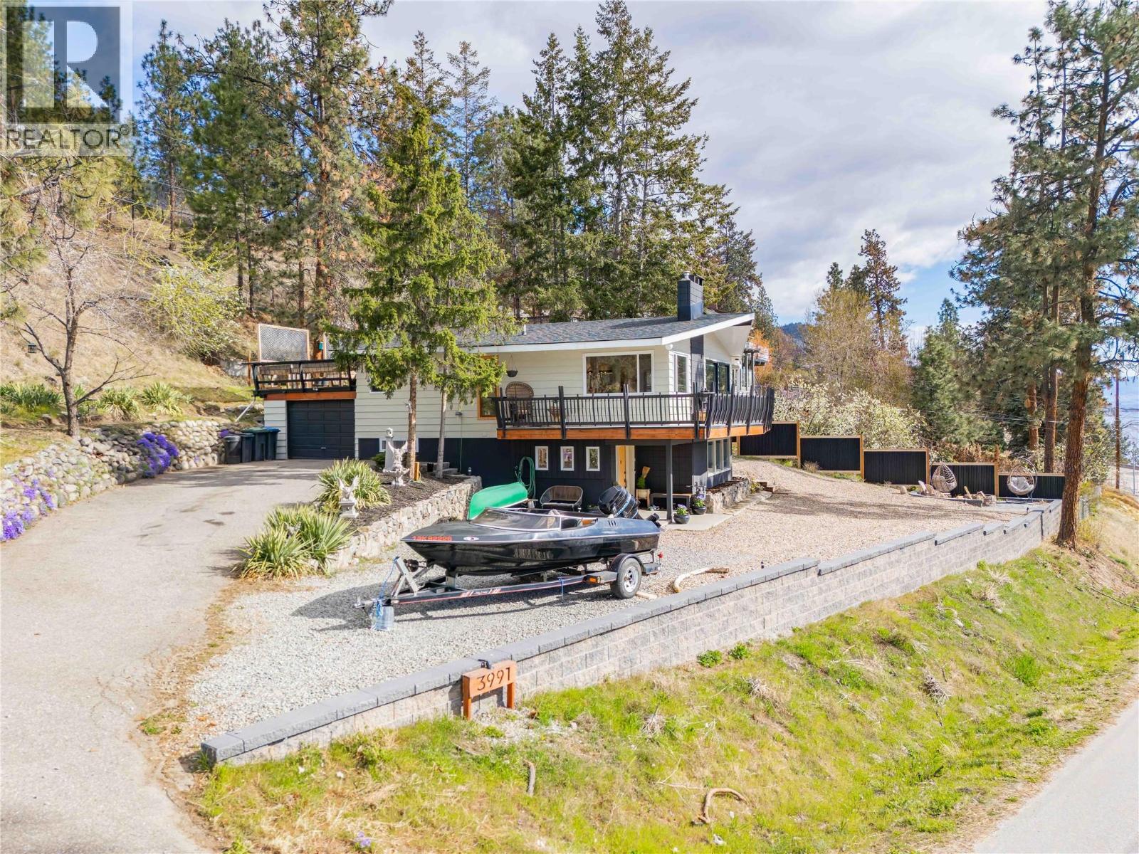 3991 Desert Pines Avenue, Peachland