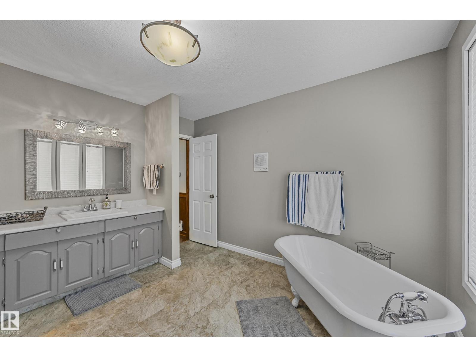 #11-474012 RGE ROAD 242 - 36