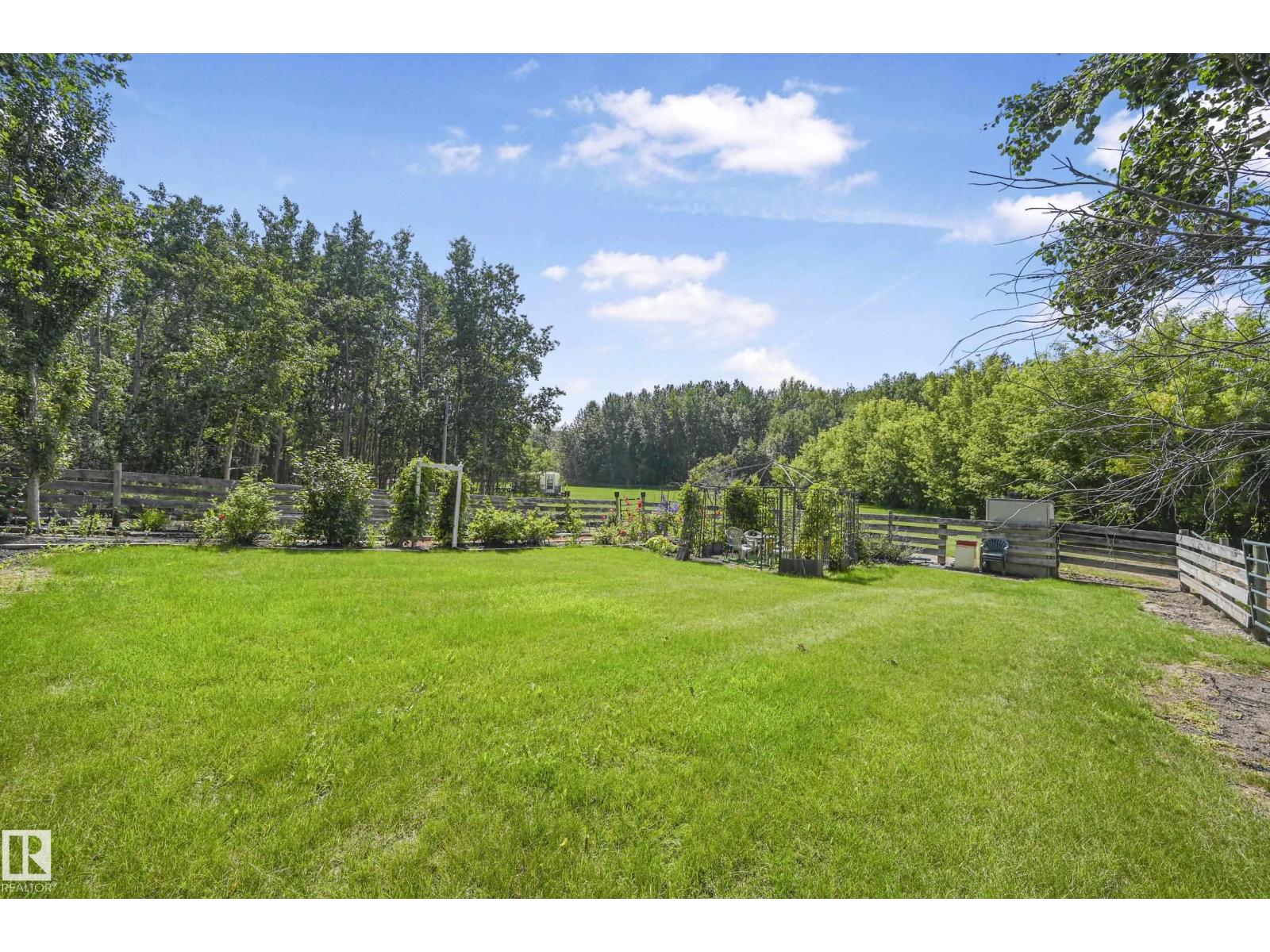 #11-474012 RGE ROAD 242 - 65