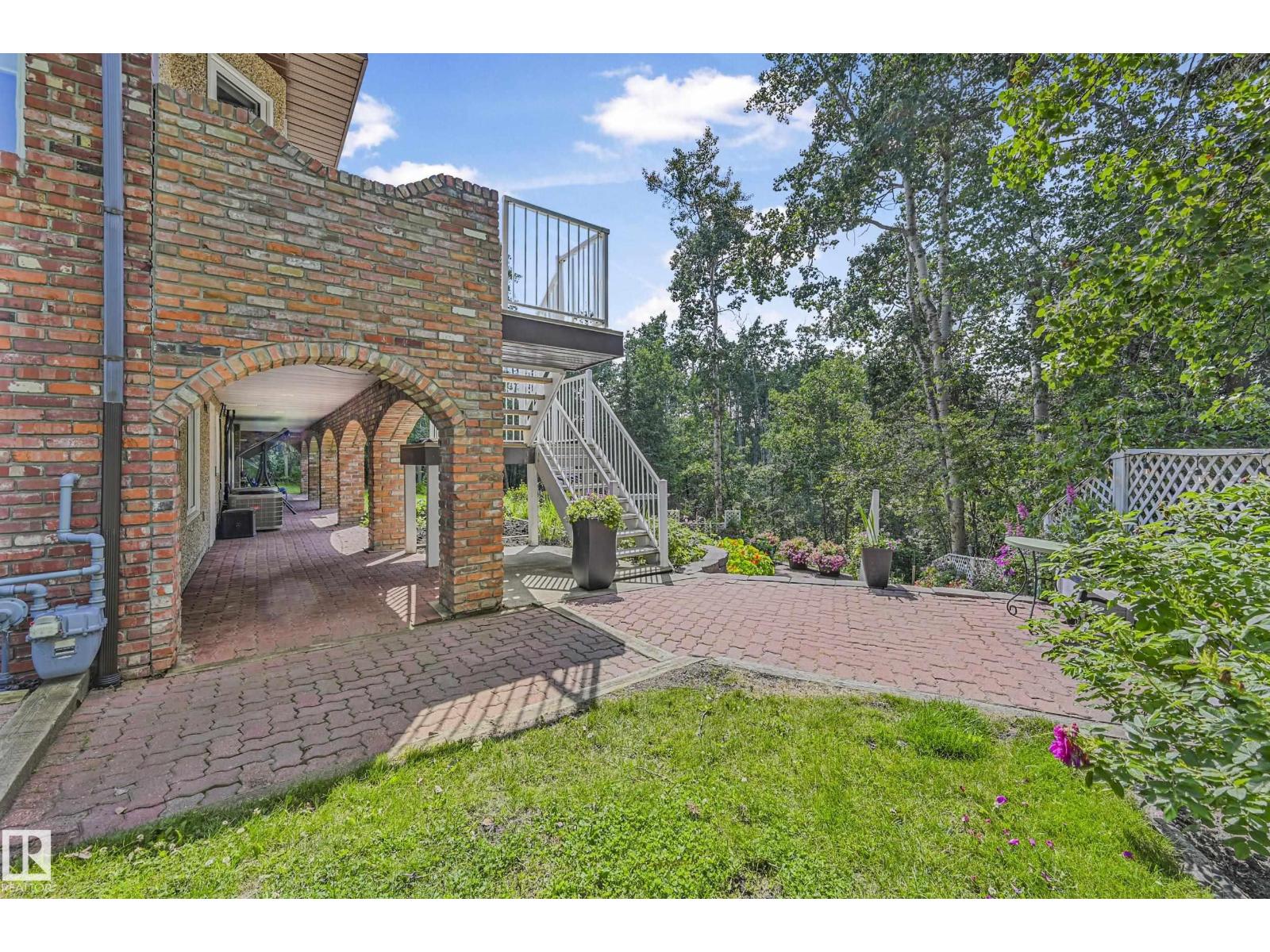 #11-474012 RGE ROAD 242 - 54