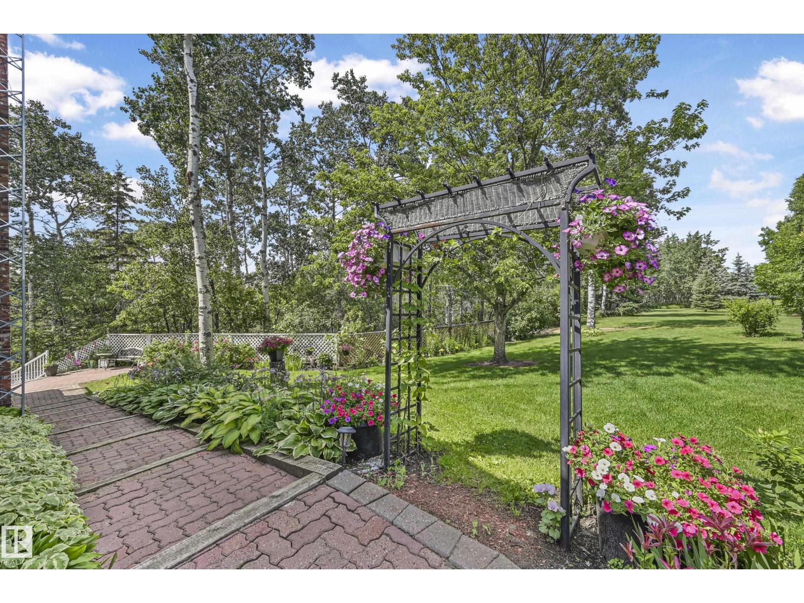 #11-474012 RGE ROAD 242 - 53