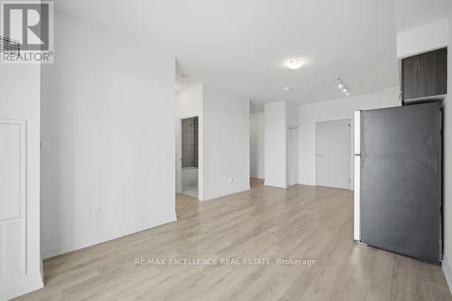 #309 10 MEADOWGLEN PLACE - 15