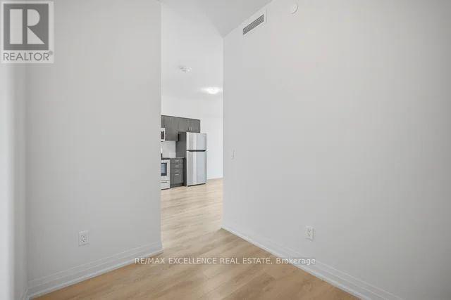 #309 10 MEADOWGLEN PLACE - 20