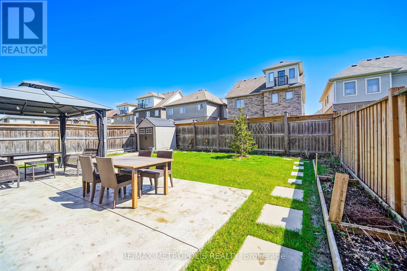 82 MCROBERTS CRESCENT - 22