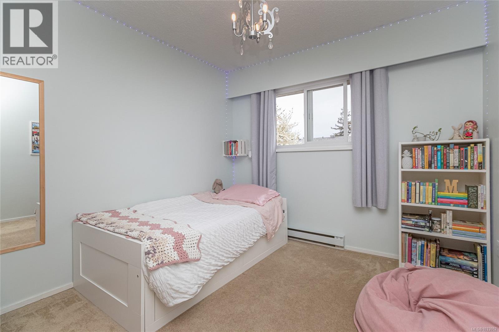 19 1741 McKenzie Avenue, Saanich