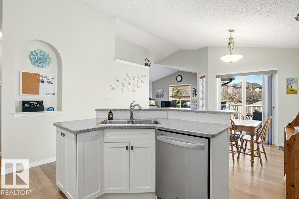 3426 21A ST NW, Edmonton