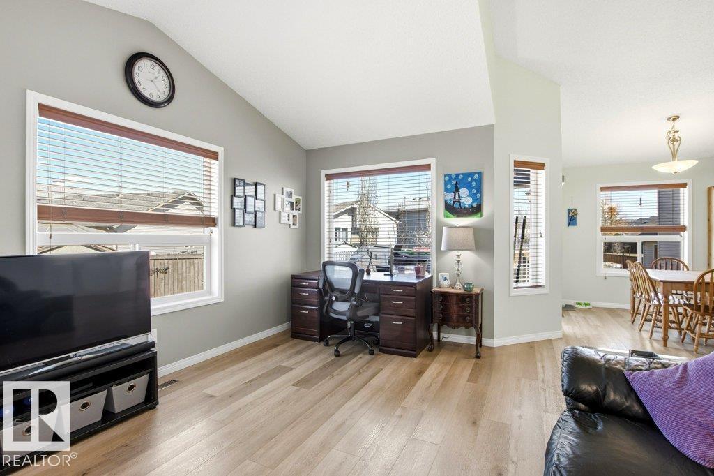 3426 21A ST NW, Edmonton