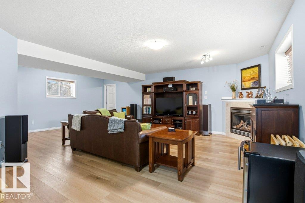 3426 21A ST NW, Edmonton