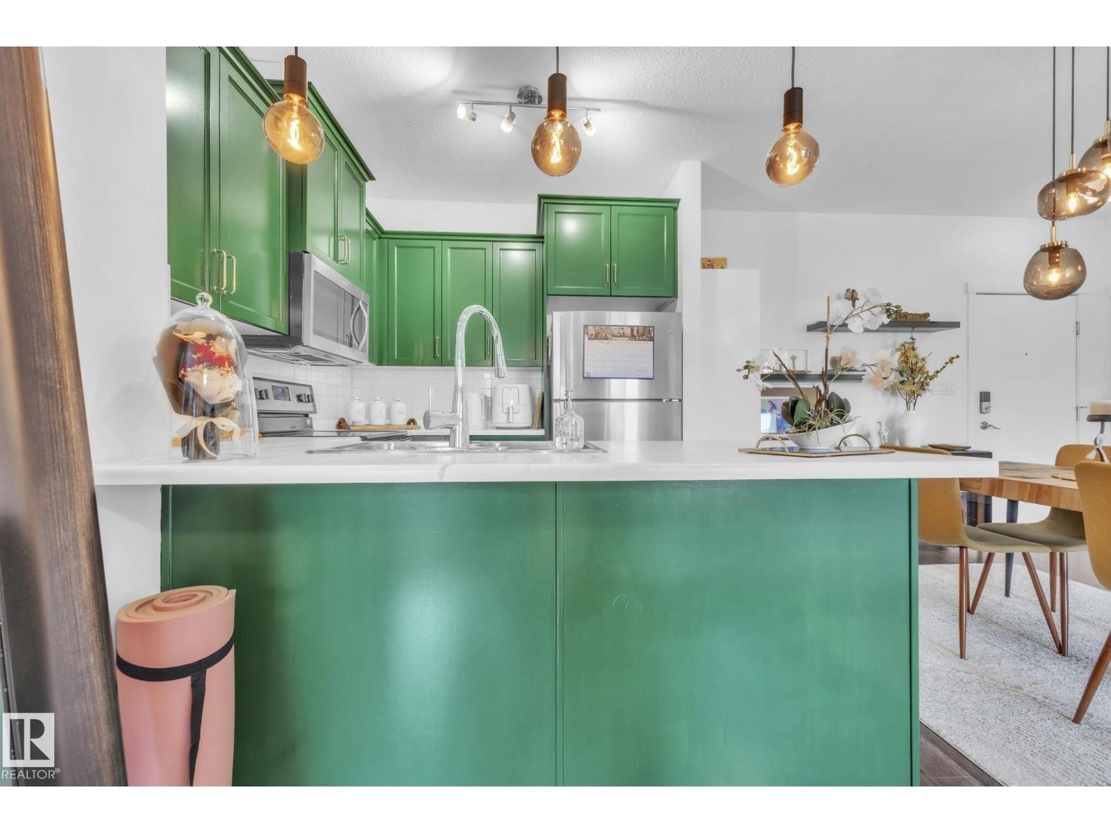 #203 812 WELSH DR SW, Edmonton