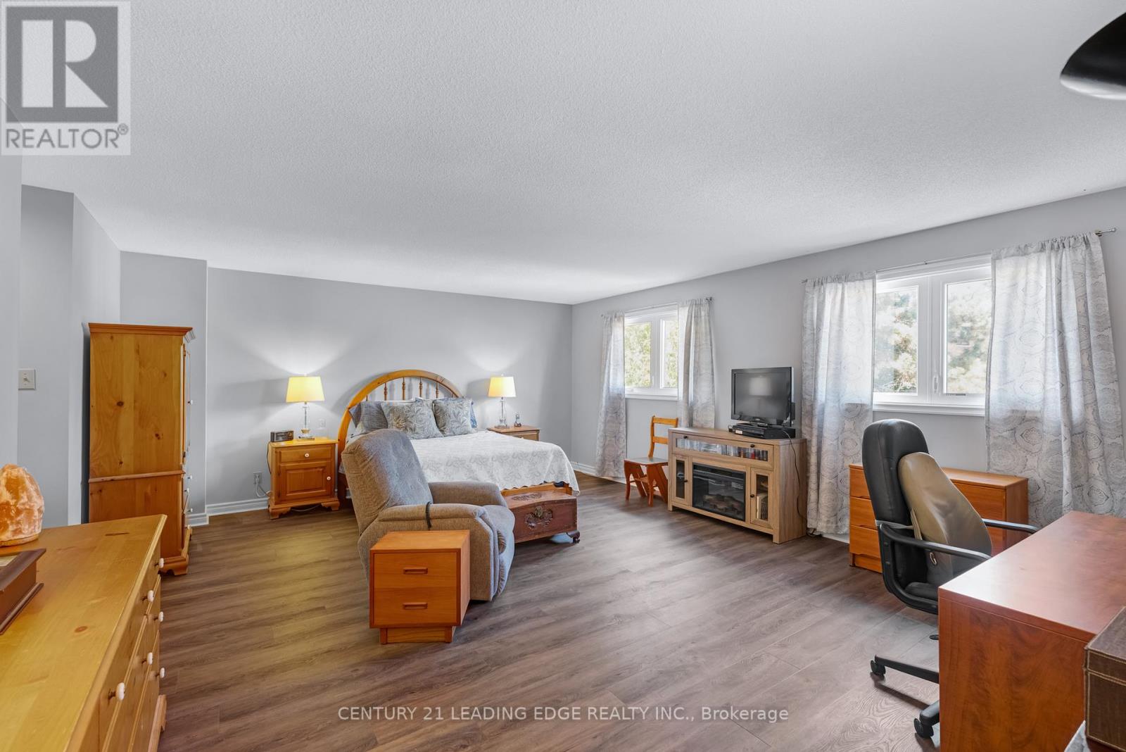 22 HAVAGAL CRESCENT - 26