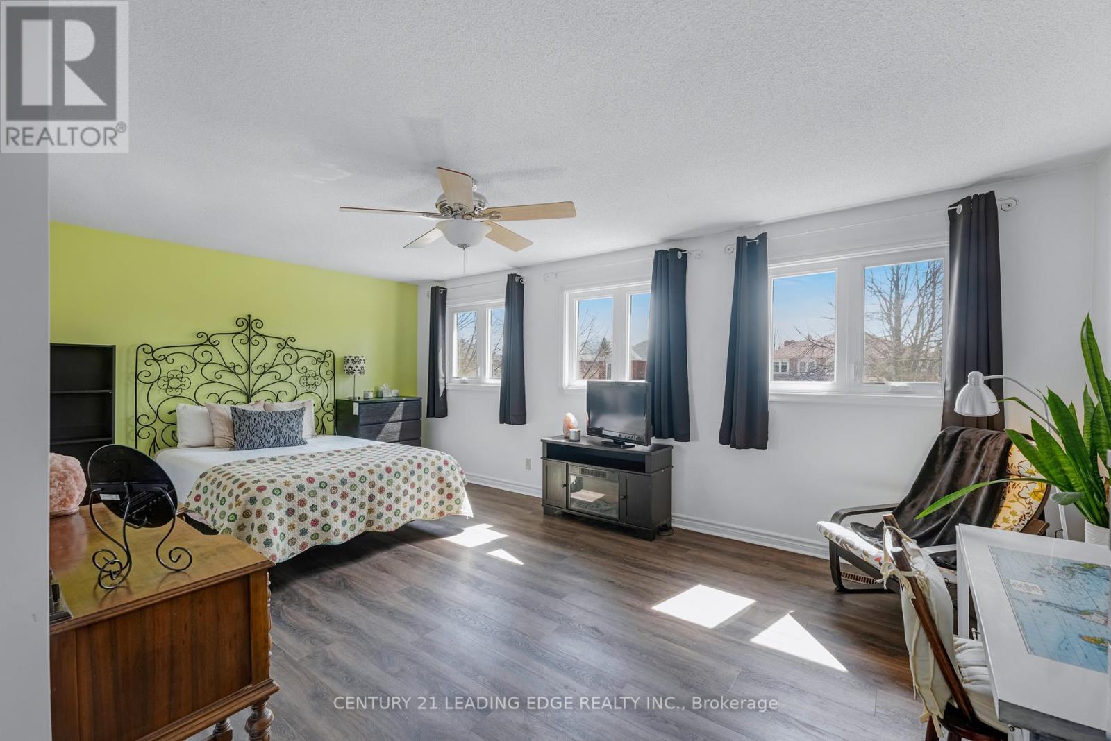 22 HAVAGAL CRESCENT - 32