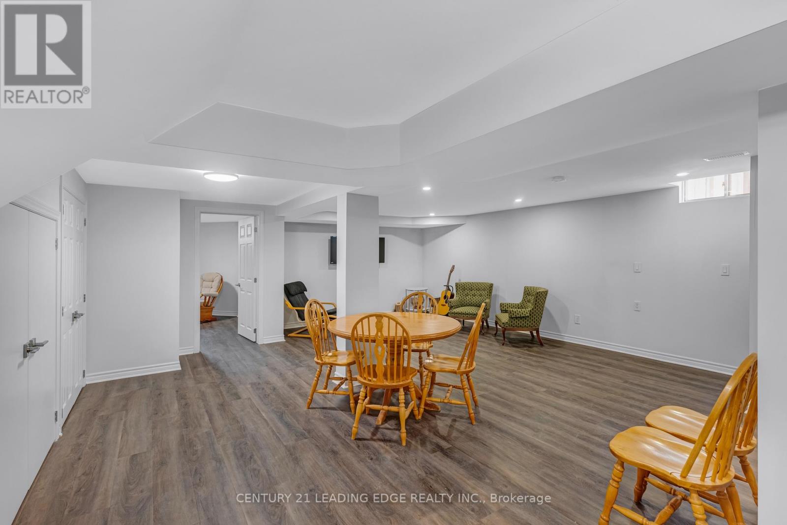 22 HAVAGAL CRESCENT - 34