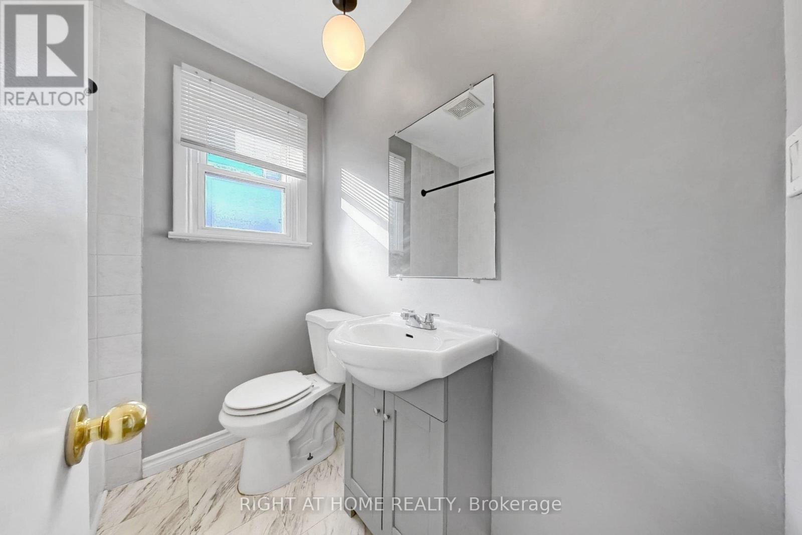 19 ALFRED STREET W - 18