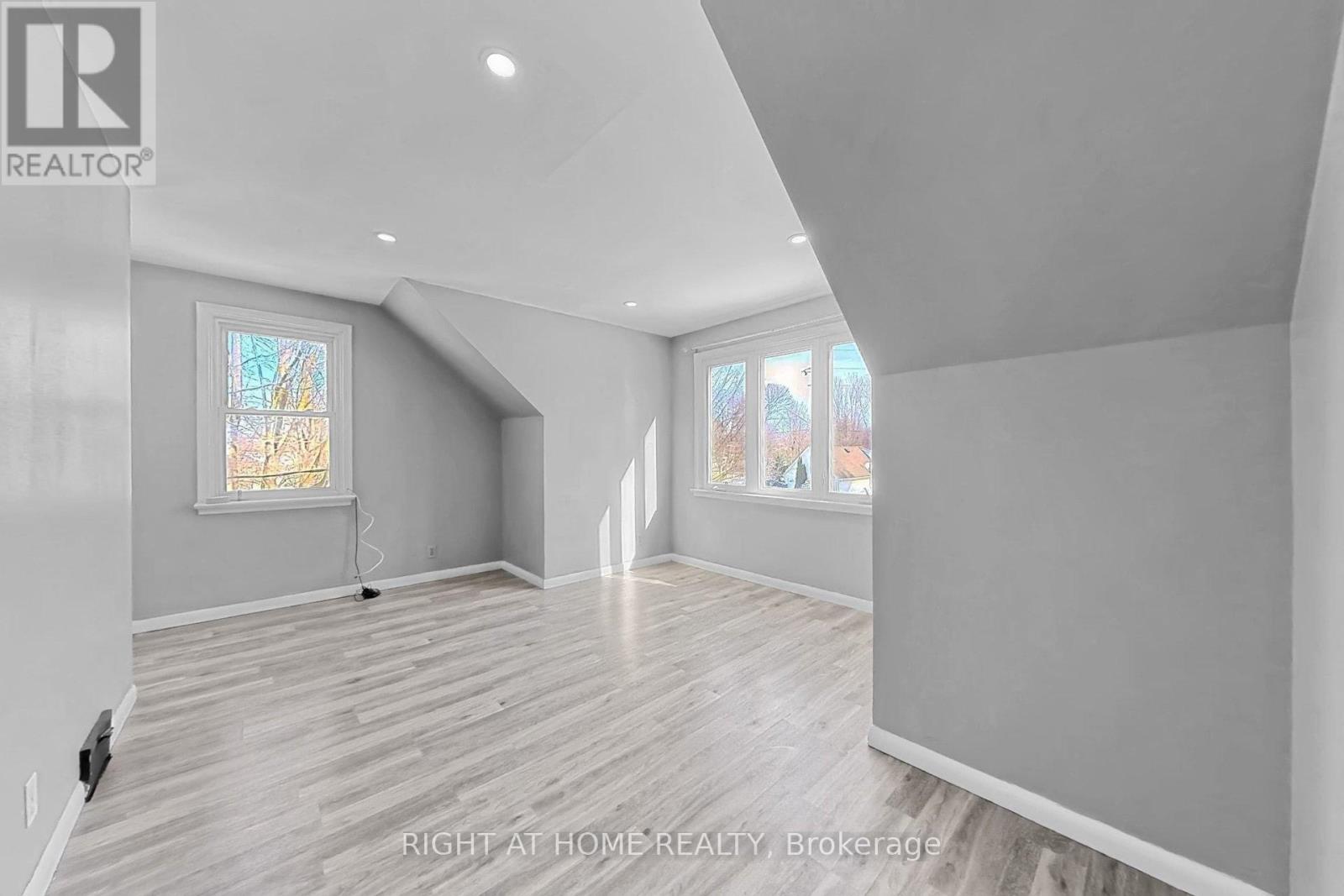 19 ALFRED STREET W - 32