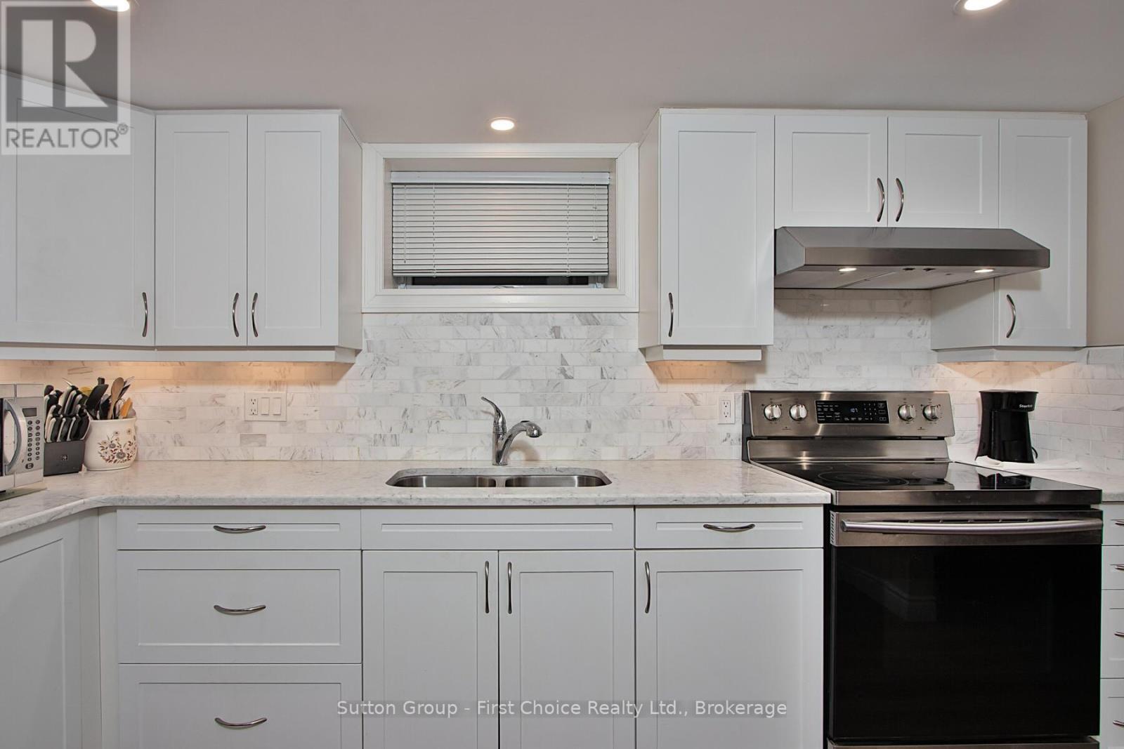 Lower Unit - Kitchen