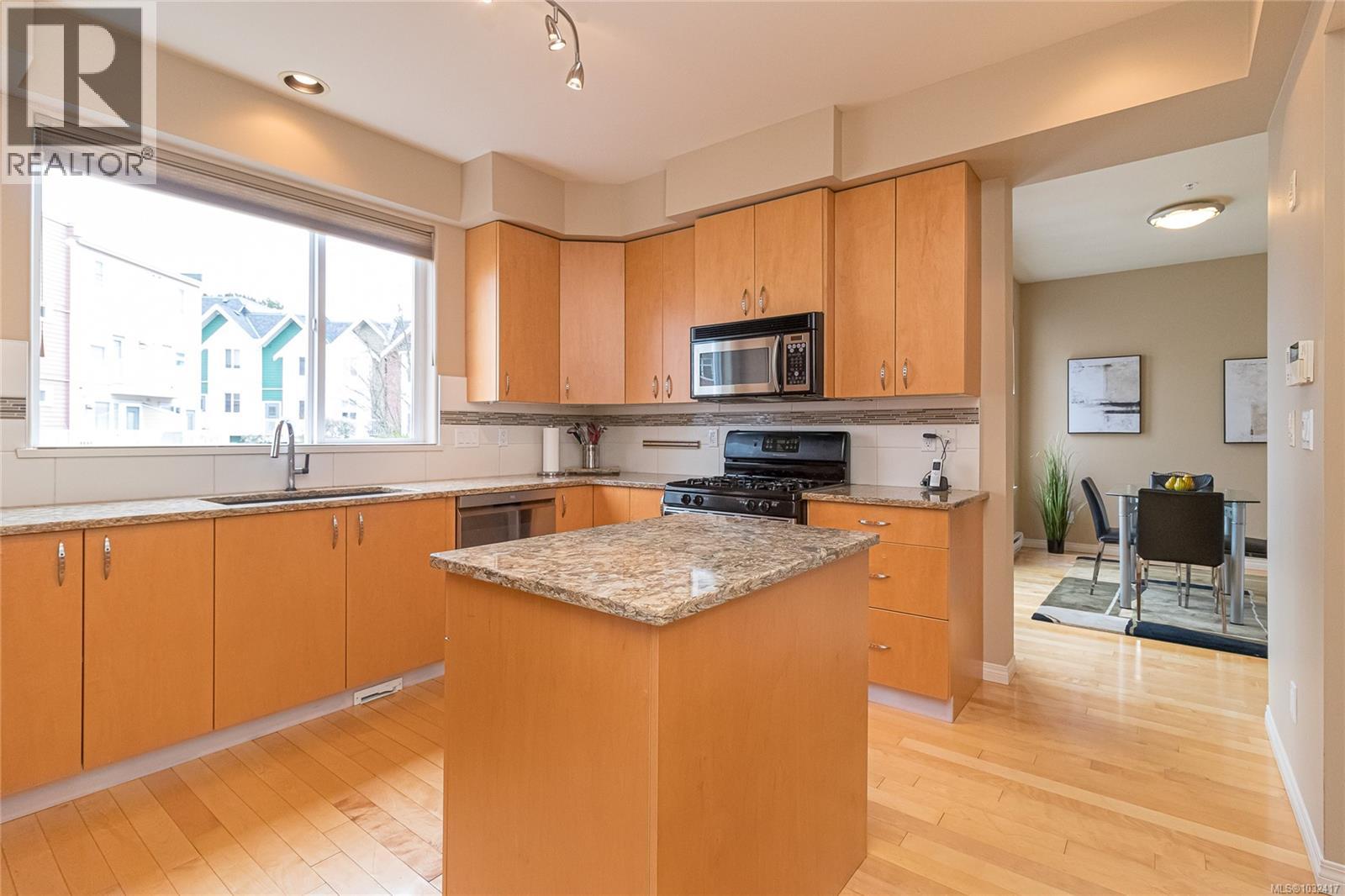 #6 60 DALLAS RD - 12