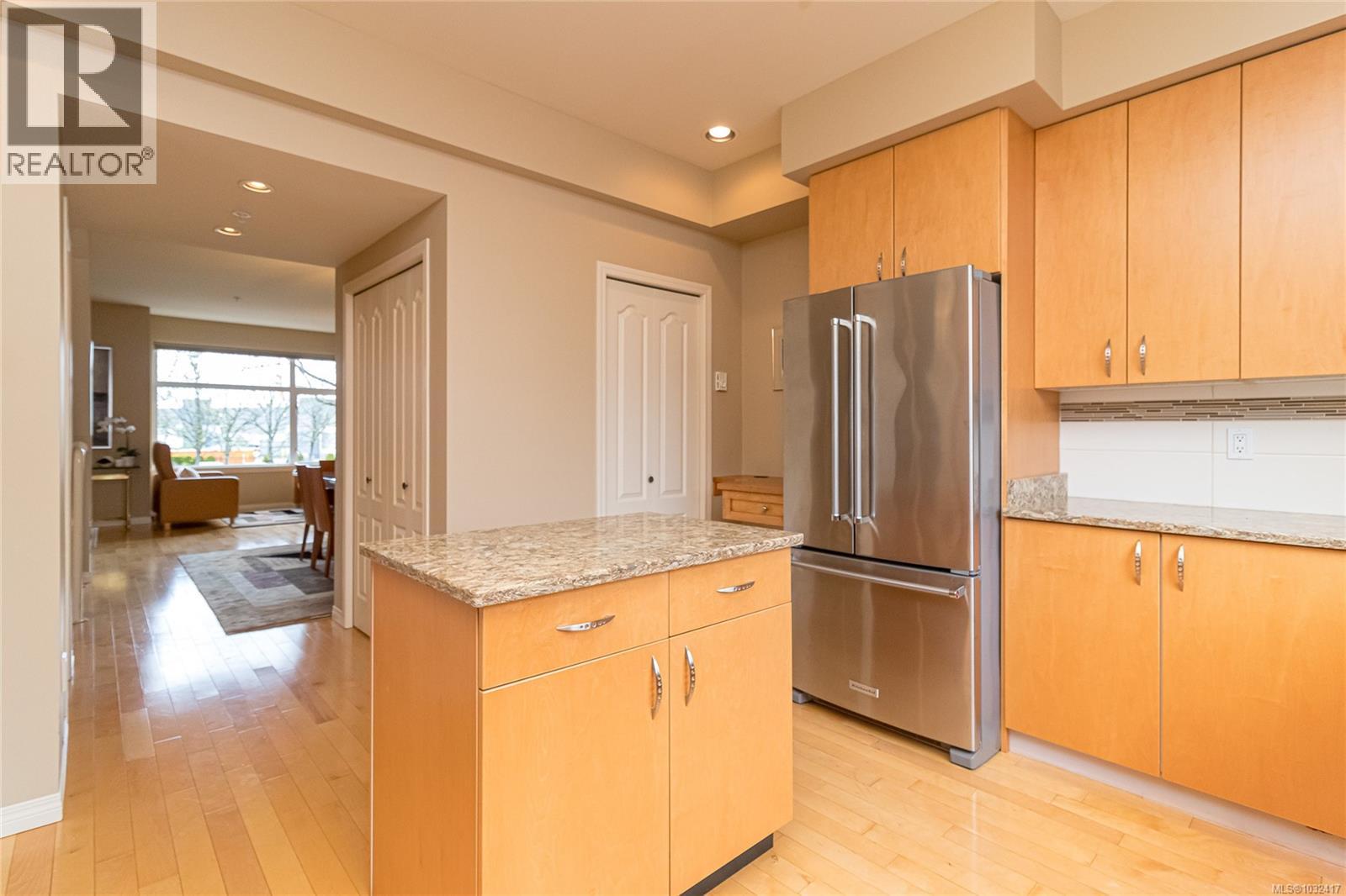 #6 60 DALLAS RD - 14