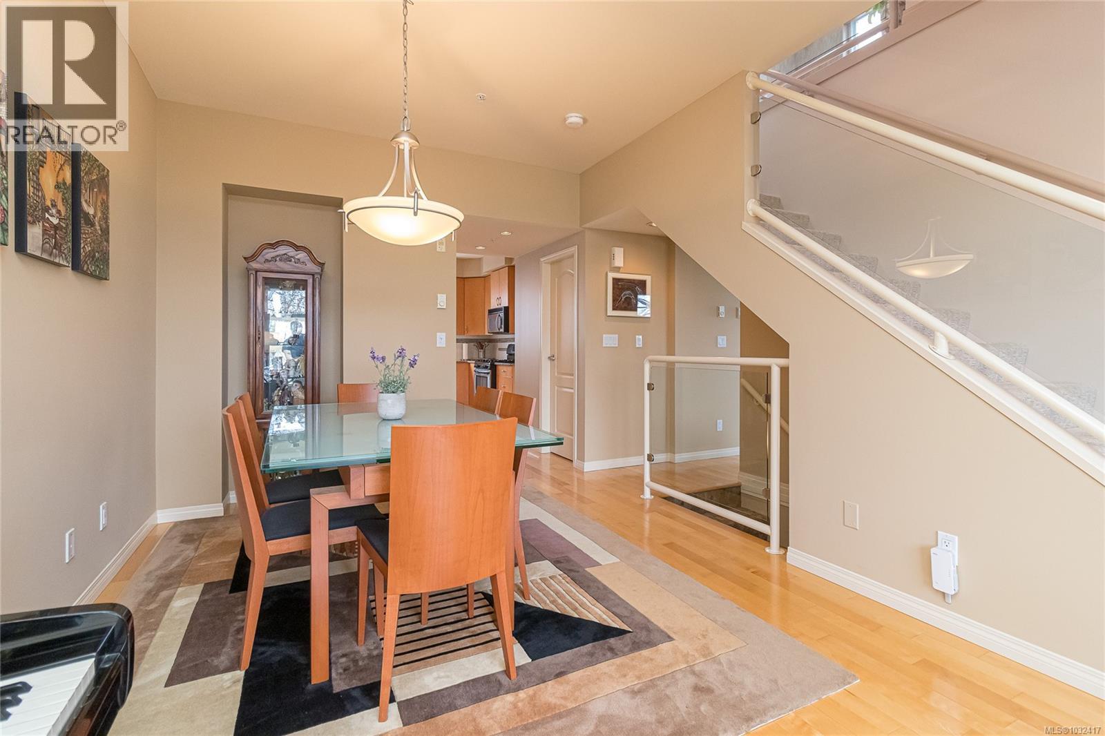 #6 60 DALLAS RD - 17