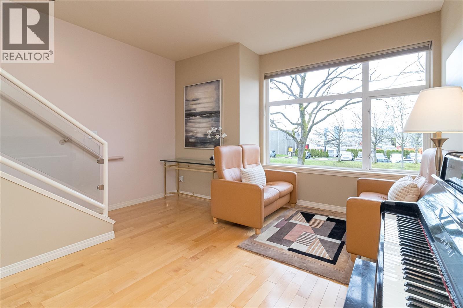 #6 60 DALLAS RD - 19