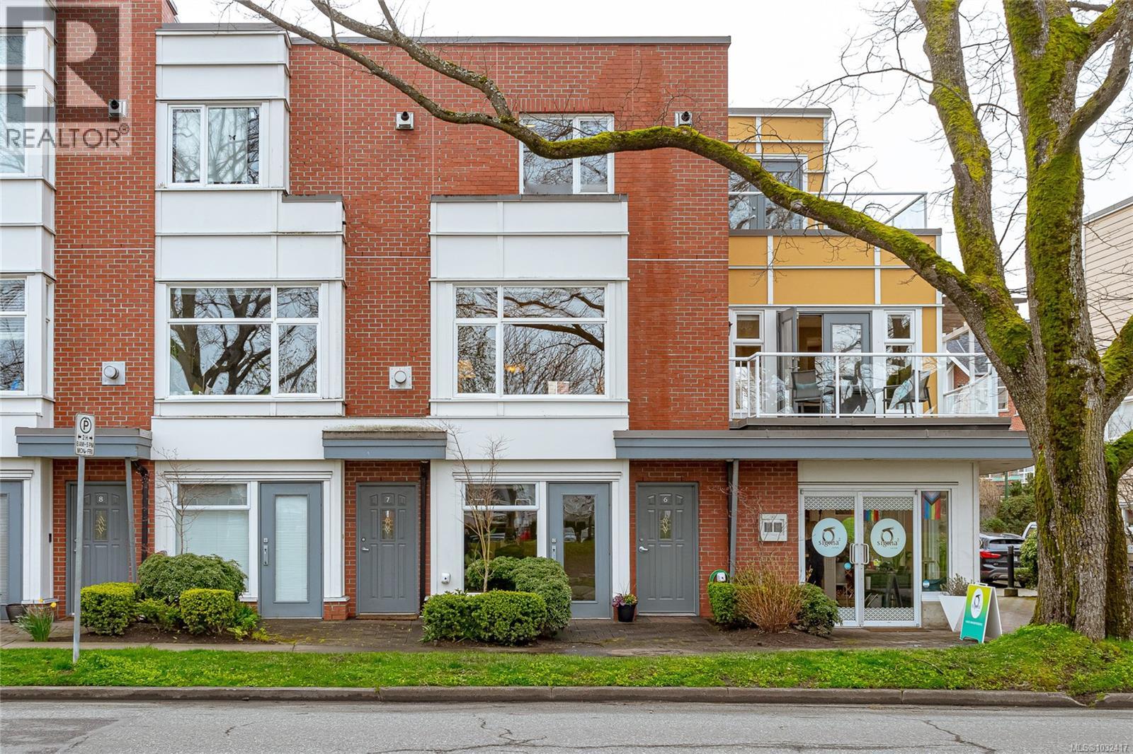 #6 60 DALLAS RD - Image 2