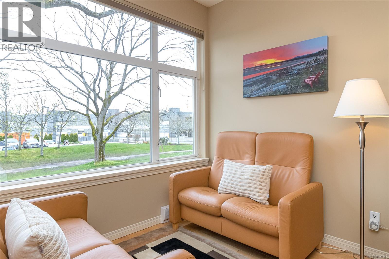 #6 60 DALLAS RD - 20