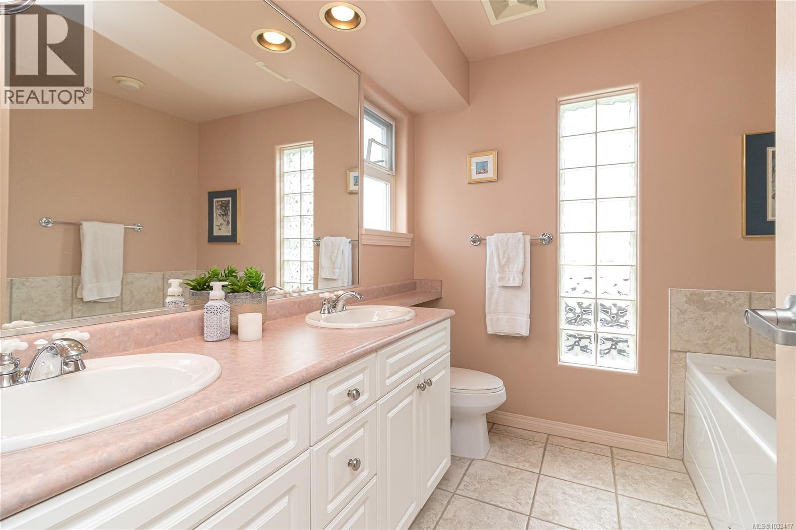 #6 60 DALLAS RD - 24