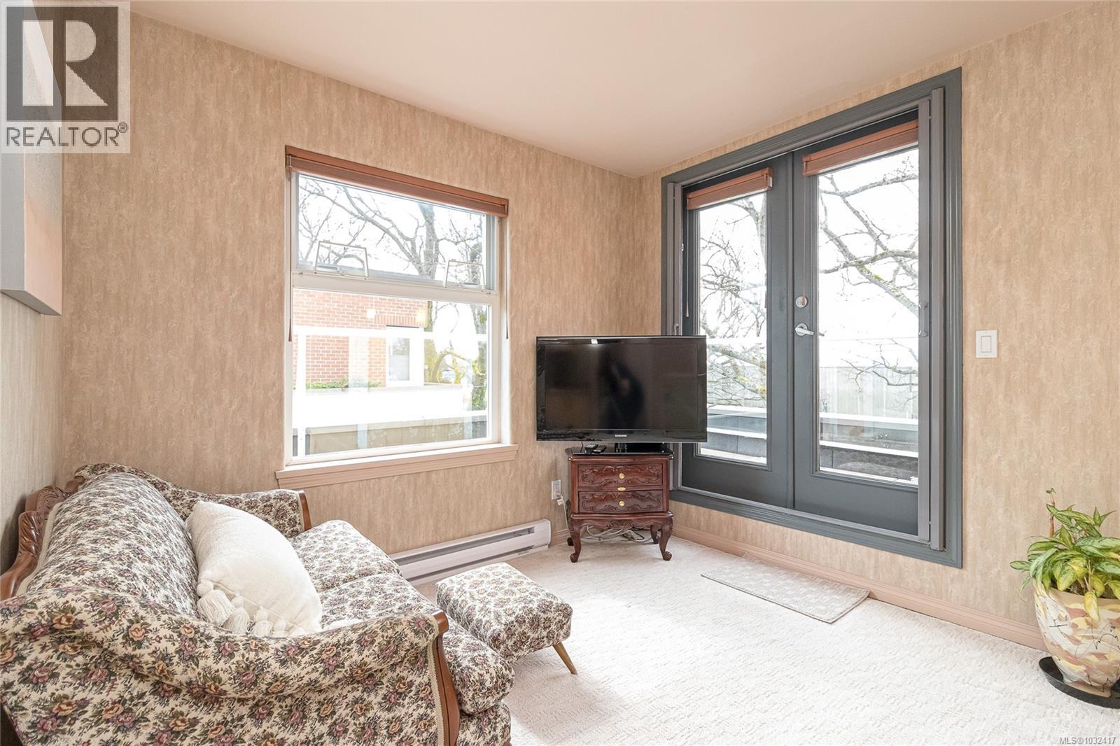 #6 60 DALLAS RD - 30