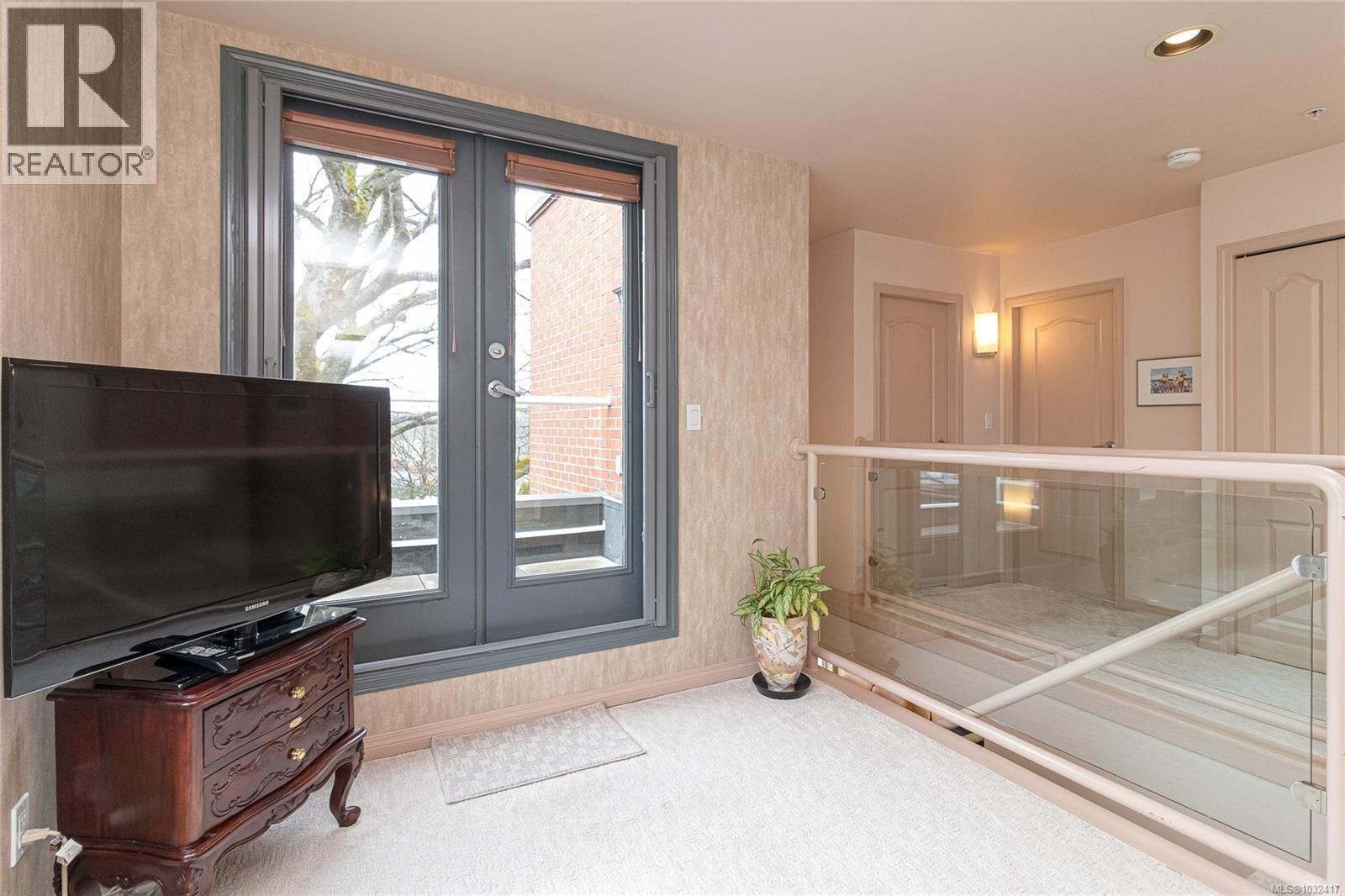 #6 60 DALLAS RD - 31