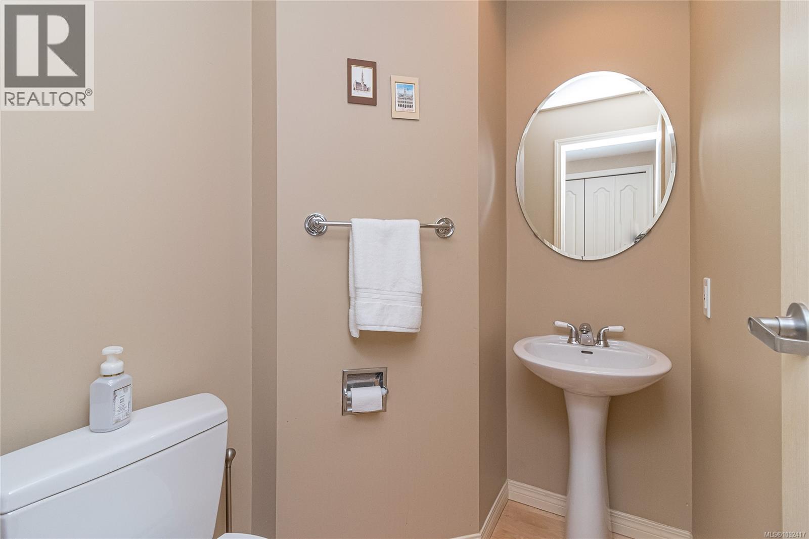 #6 60 DALLAS RD - 33