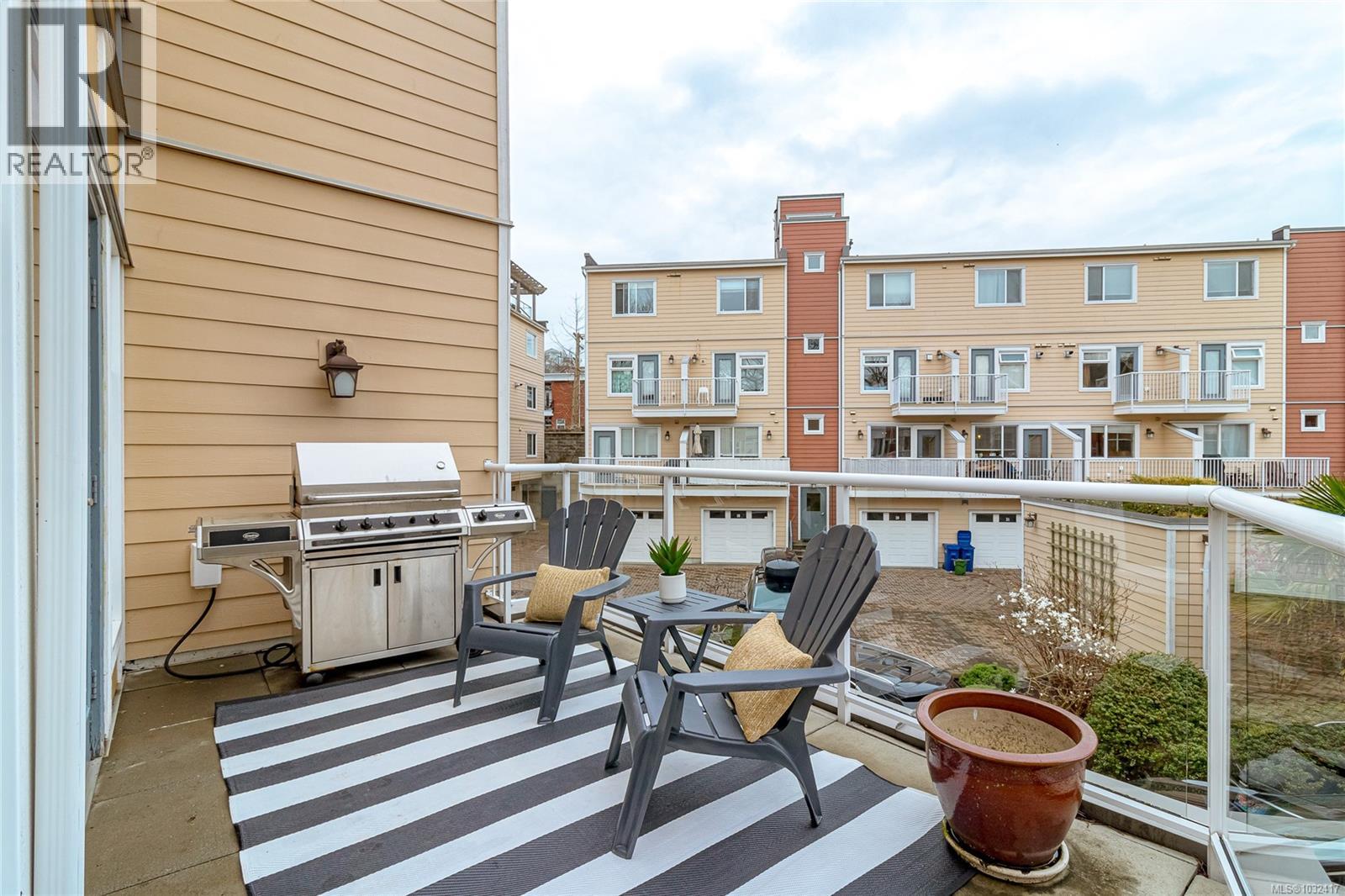 #6 60 DALLAS RD - 37