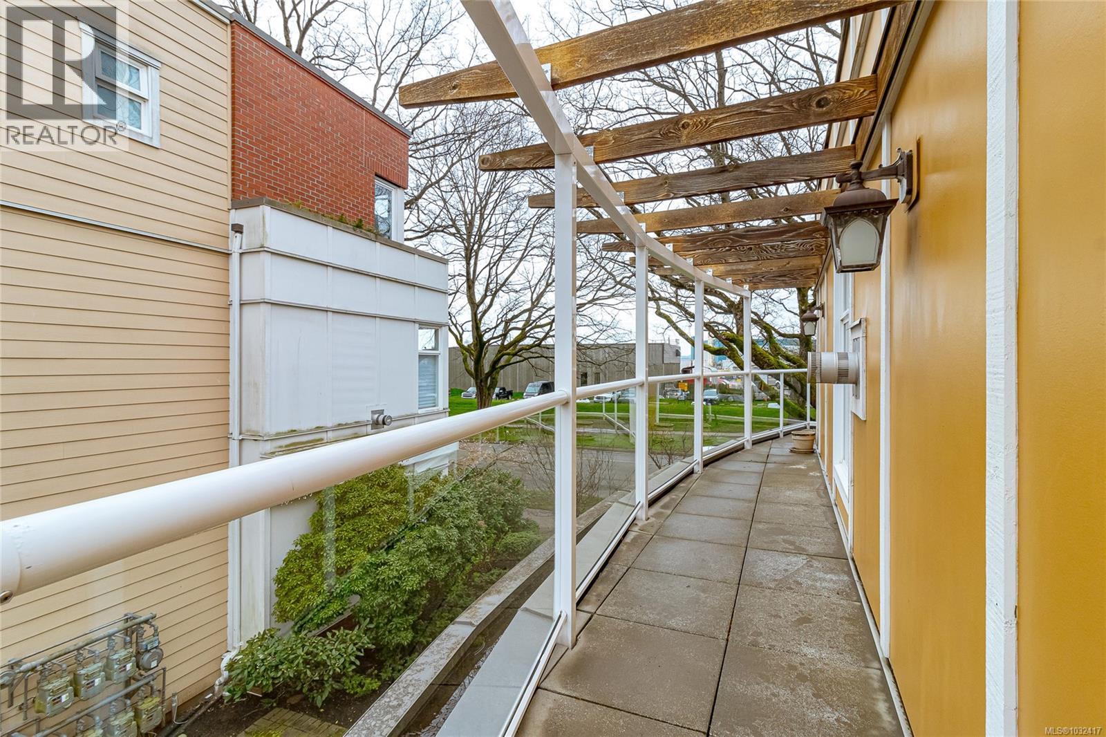 #6 60 DALLAS RD - 44