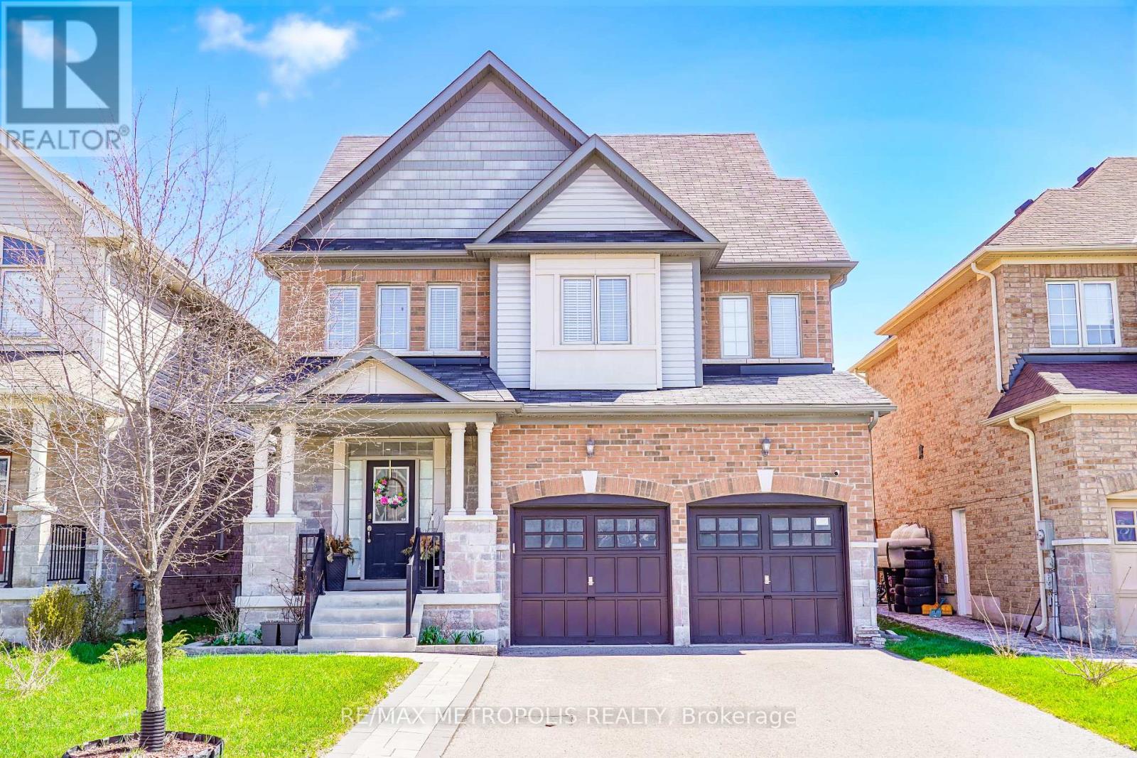 82 MCROBERTS CRESCENT - 1