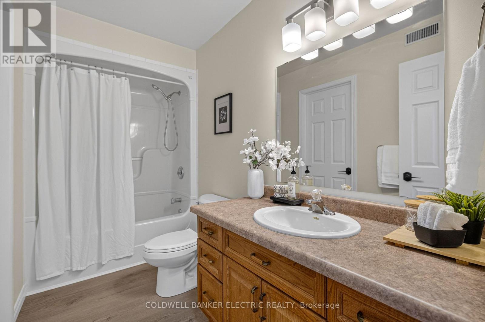 Main Floor Family Bath