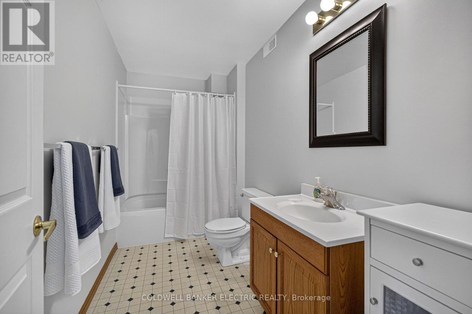 Basement 4pc Bath