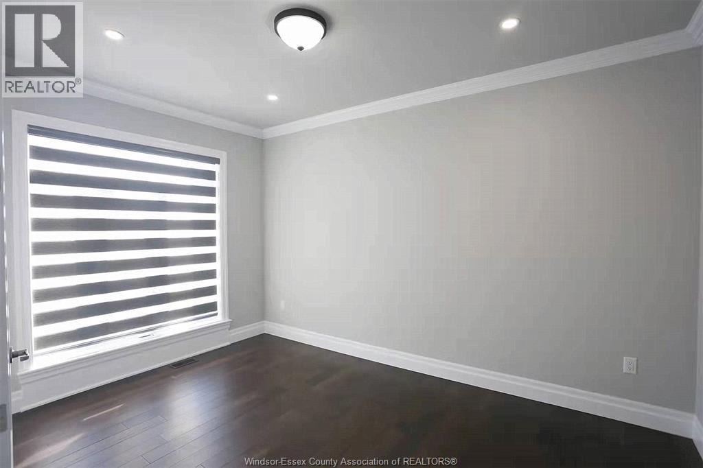 566 MAGUIRE STREET - 5